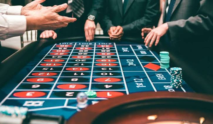 Gambling, Dopamine, and the Illusion of Control in Modern Casino Psychology